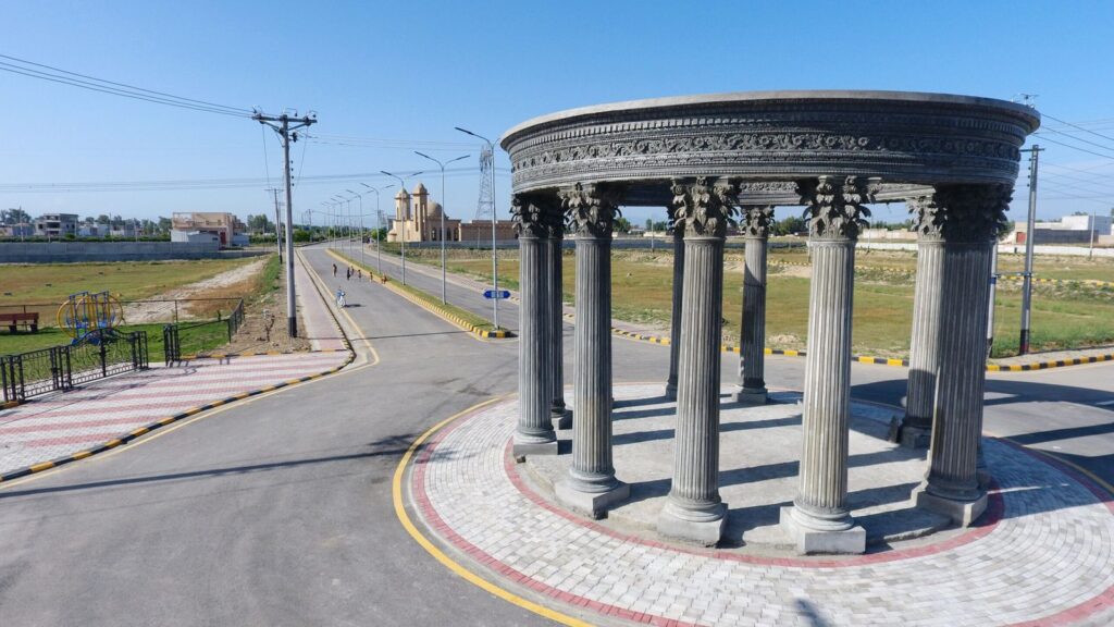 The colonnaded gazebo at a Green Mansions roundabout